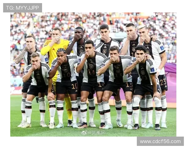 足球明星们齐聚一堂合影留念展现黄牌风采与友谊的精彩瞬间 足球明星们齐聚一堂合影留念展现黄牌风采与友谊的精彩瞬间